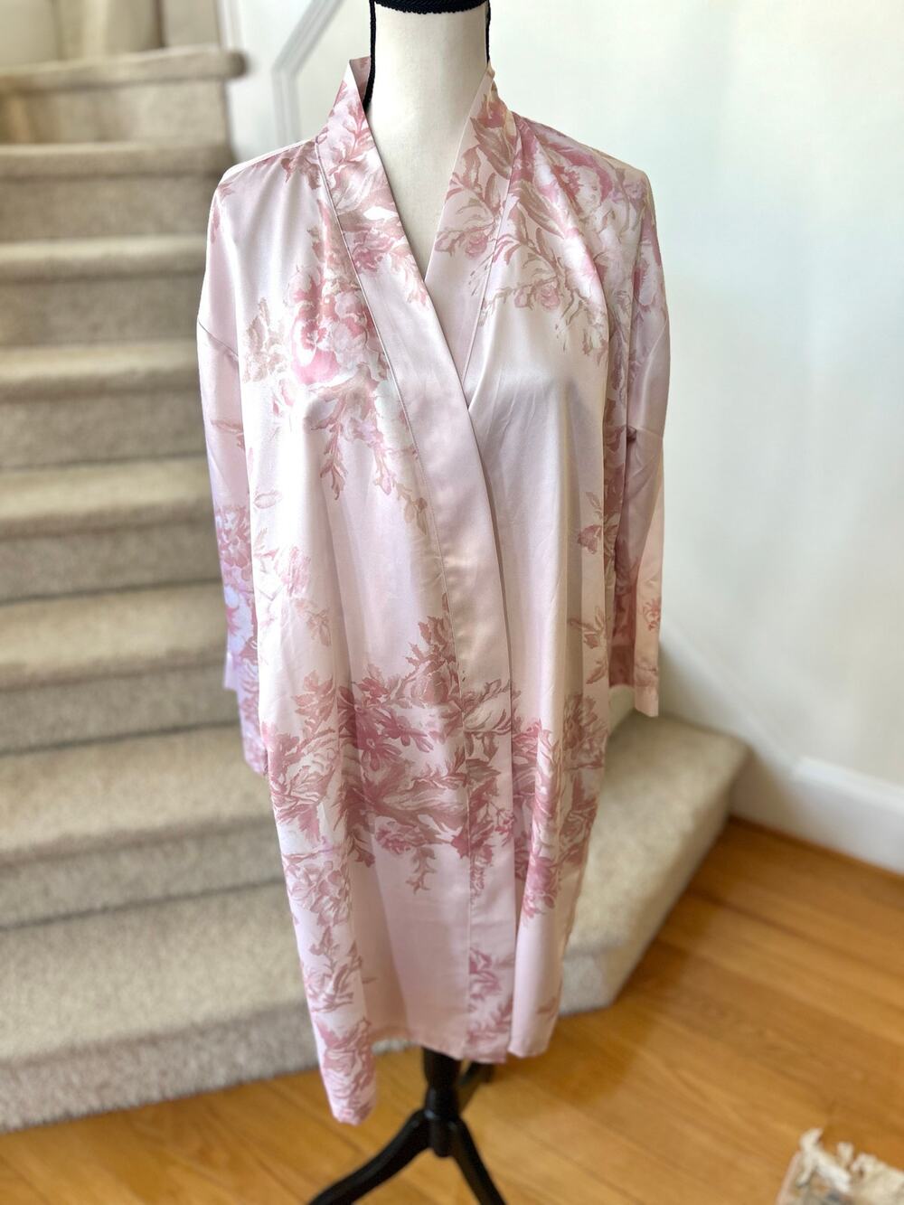 Pottery Barn & Monique Lhuillier Pink Satin Floral Kimono Robe